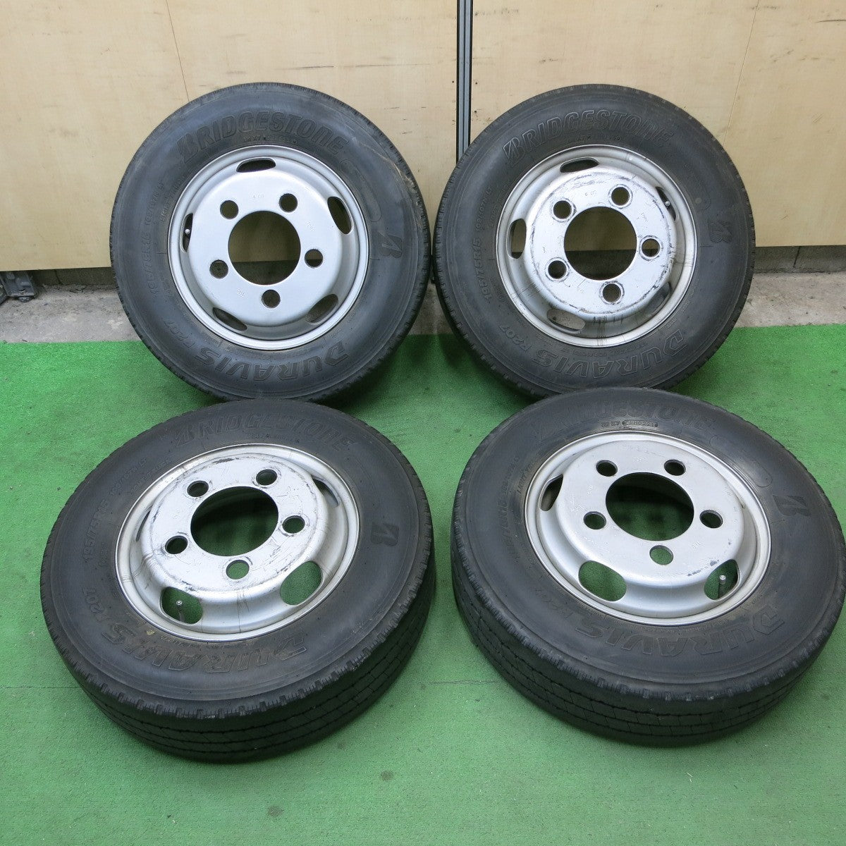 [送料無料] バリ溝！21年！8.5分★日野 デュトロ 純正 TOPY スチール 195/75R15 109/107N ブリヂストン デュラビス R207 トラック DURAVIS PCD203.2/5H★5022501ナノ