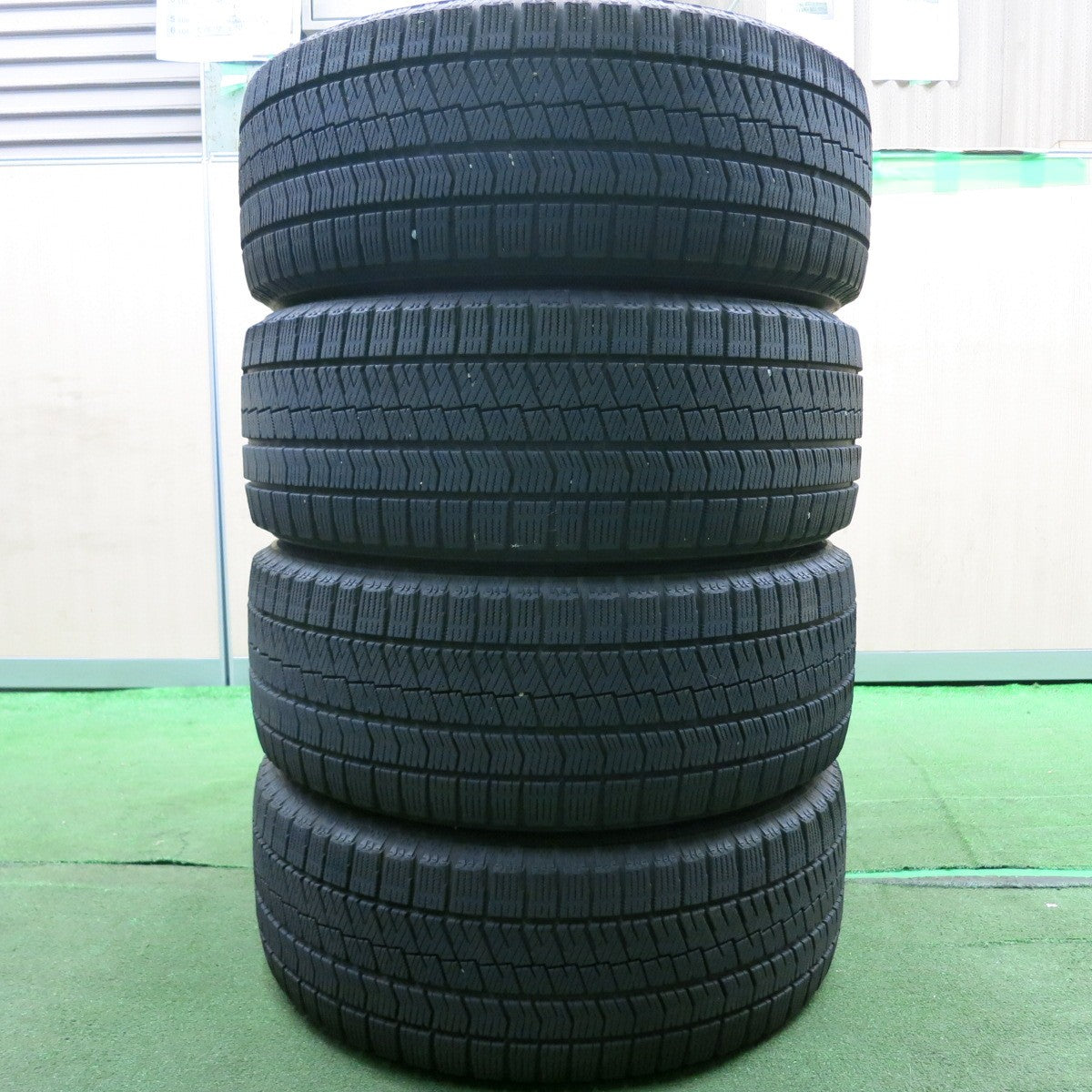 *送料無料* 4本価格★MINI ミニ 等 AGA 205/55R16 スタッドレス ブリヂストン ブリザック VRX2 16インチ PCD112/5H★4070202HAス