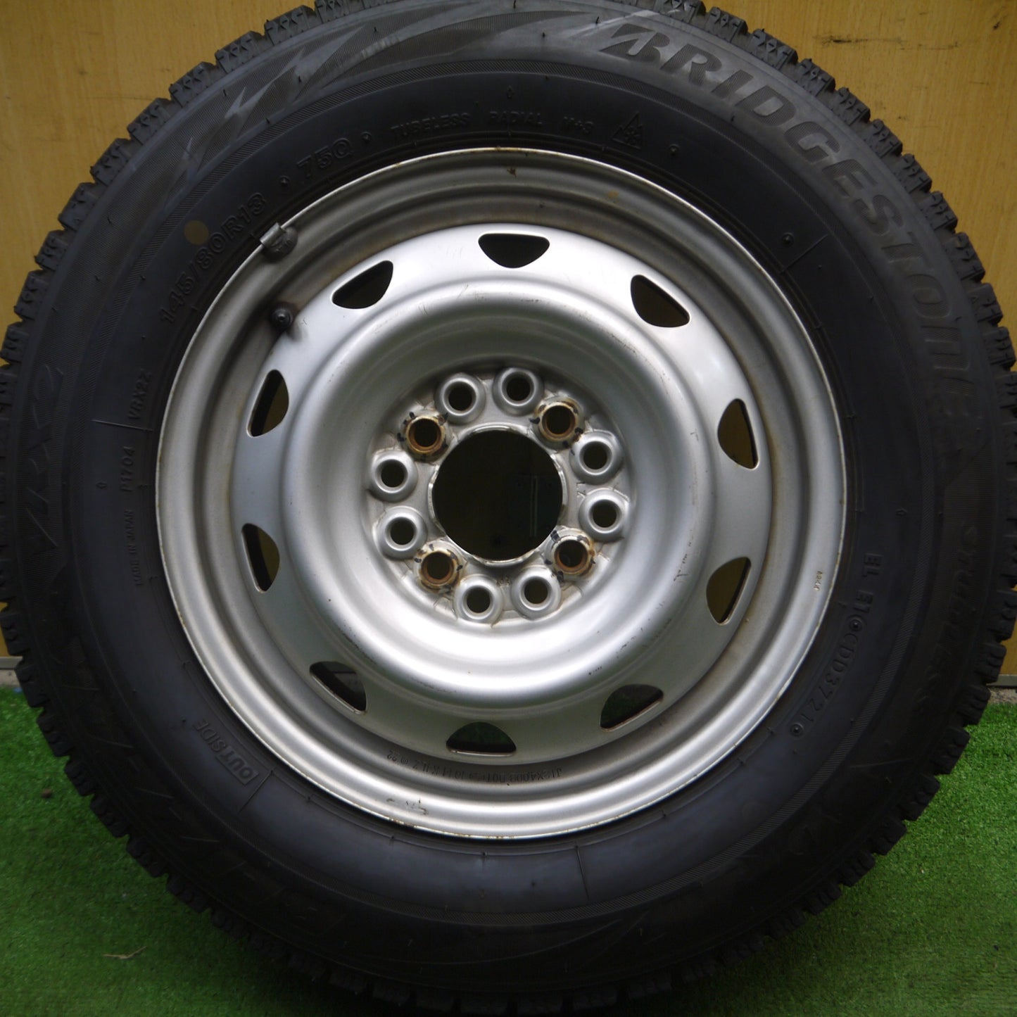 *送料無料* バリ溝！21年！8.5分★スタッドレス 145/80R13 ブリヂストン ブリザック VRX2 スチール 13インチ PCD100 110 114.3/4H マルチ★4040201Hス