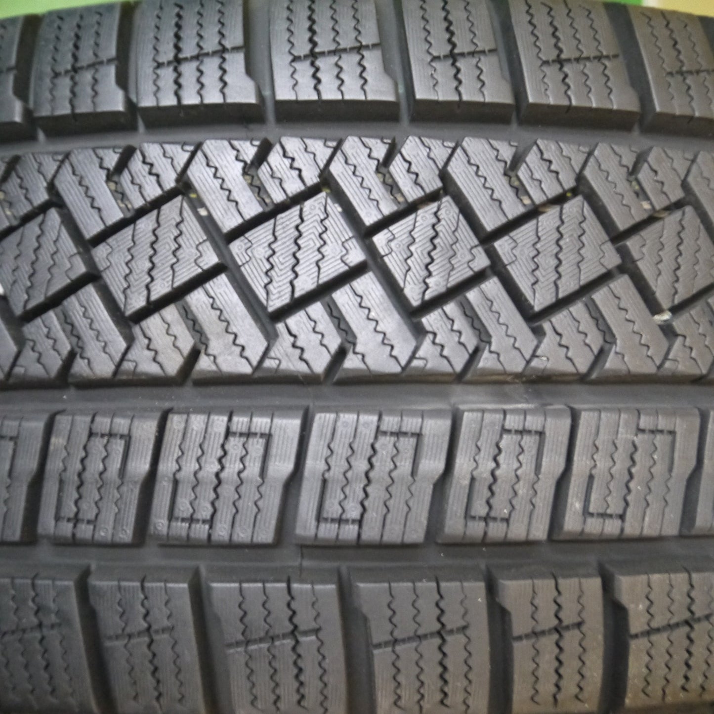 [送料無料] バリ溝！22年！キレイ！9.5分以上★スタッドレス 195/65R15 ピレリ アイスゼロ アシンメトリコ Tiradoδ ティラード 15インチ PCD114.3/5H★5021203Hス