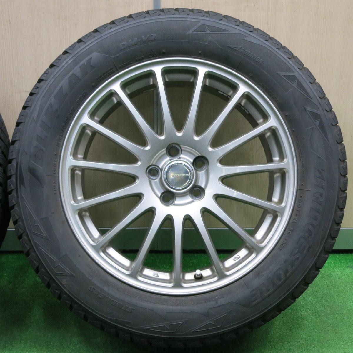 [送料無料] キレイ★XV 等 225/60R17 スタッドレス ブリヂストン ブリザック DM-V2 ECO FORME エコフォルム PCD100/5H★4110503NJス