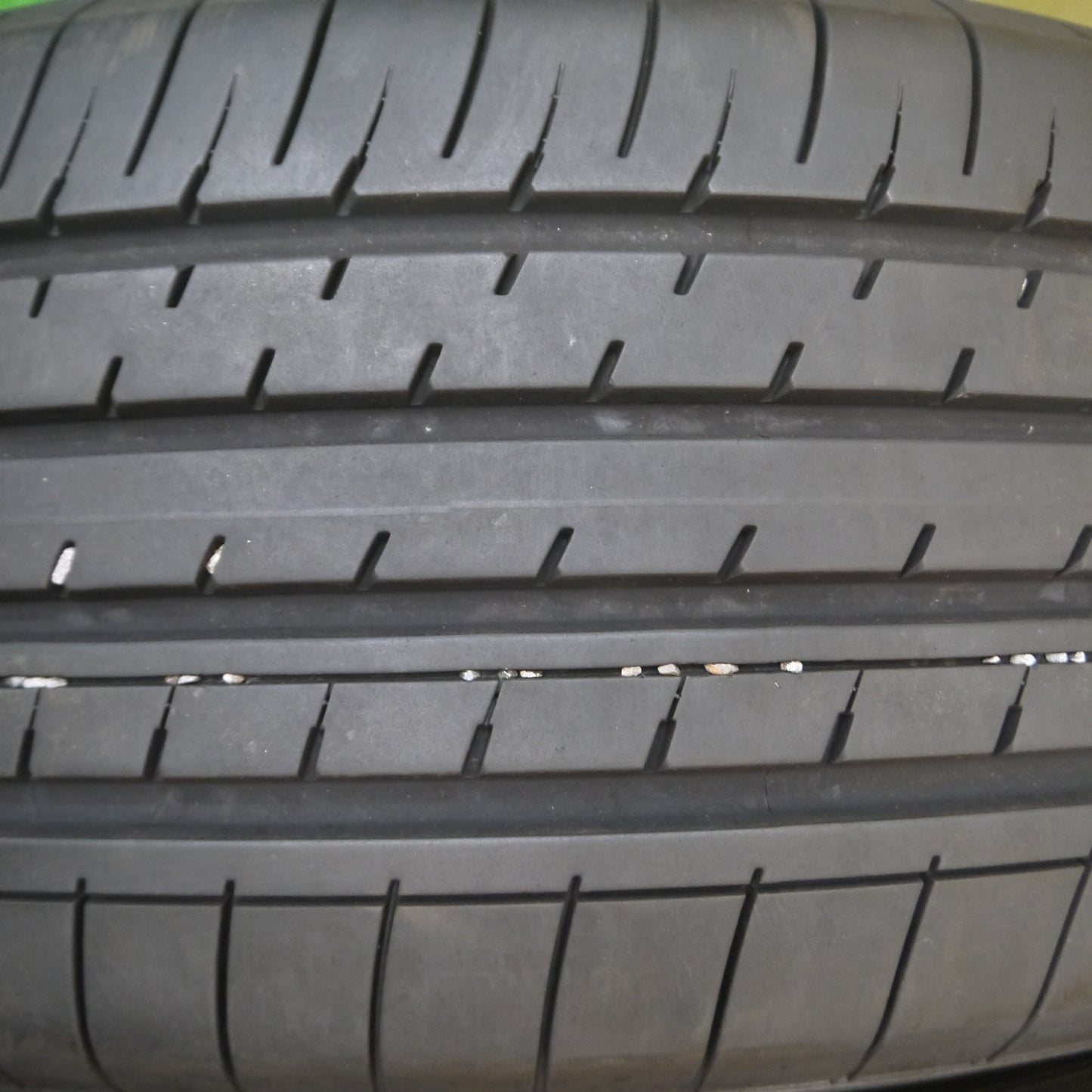 *送料無料* バリ溝！23年！9.5分★225/55R18 ヨコハマ BluEarth-XT AE61 タイヤ 18インチ C-HR カローラクロス フォレスター XV 等★4080904Hノタ