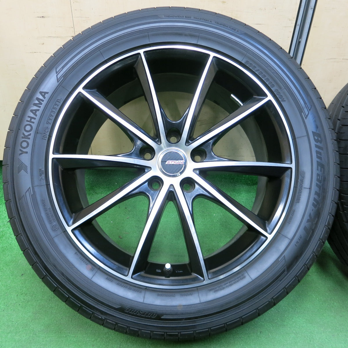 *送料無料* 超バリ溝！21年！キレイ！ほぼ10分★235/55R18 ヨコハマ BluEarth-XT AE61 STYLUZ ブルーアース  18インチ PCD114.3/5H★4051701イノ