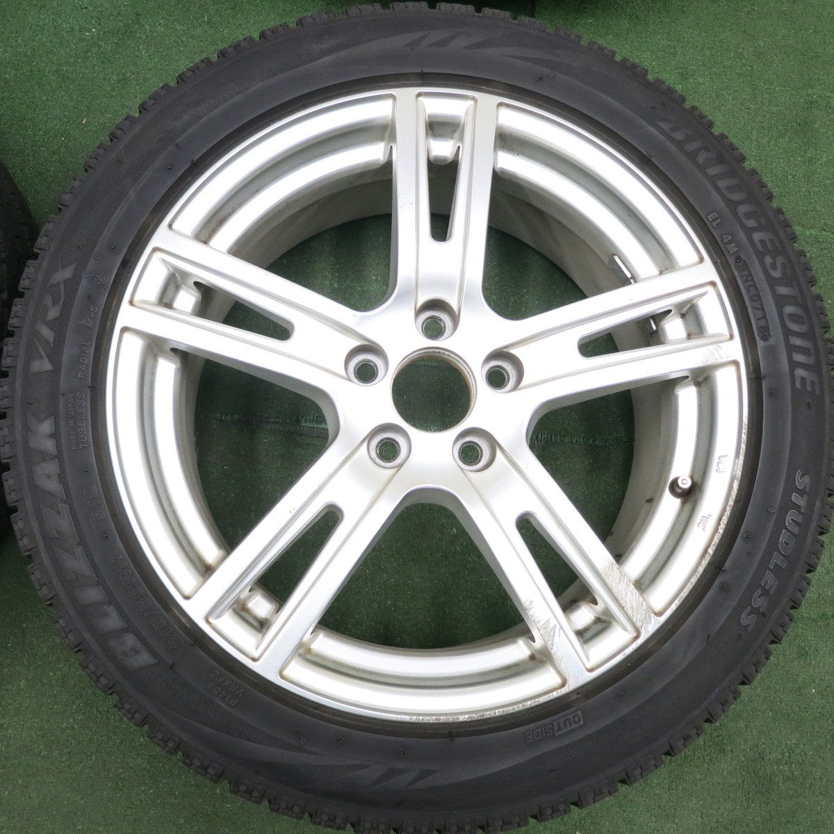 *送料無料* バリ溝！8.5分★ボルボ 等 阿部商会 215/50R17 スタッドレス ブリヂストン ブリザック VRX 17インチ PCD108/5H★4070502HAス