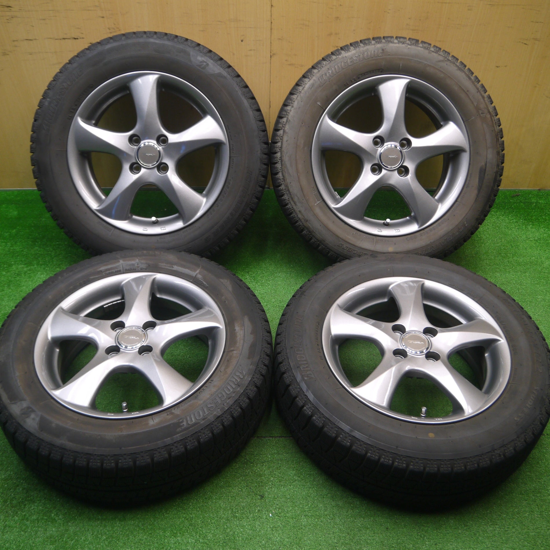 送料無料] バリ溝！キレイ！8.5分☆スタッドレス 185/65R15 ブリヂストン アイスパートナー2 TOPRUN トップラン 15イ |  名古屋/岐阜の中古カー用品・工具の買取/販売ならガレージゲット