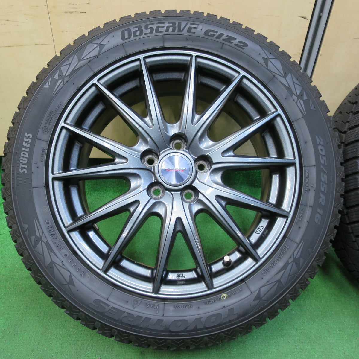 *送料無料* バリ溝！22年！キレイ！9.5分★インプレッサ等 205/55R16 スタッドレス トーヨー オブザーブ GIZ2 VELVA SPORTZ ヴェルヴァ PCD100/5H★4062203イス