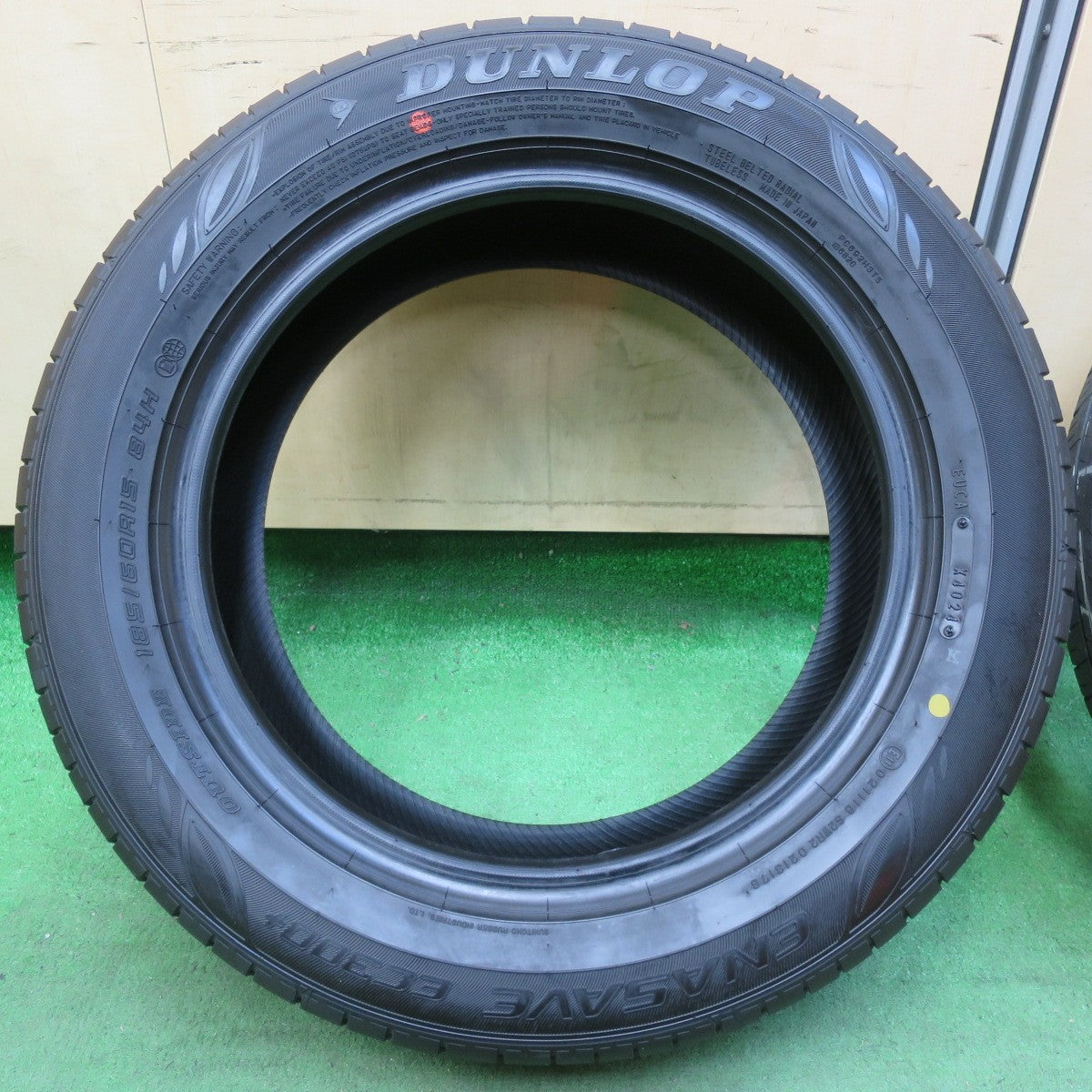 [送料無料] 新車外し！24年★185/60R15 ダンロップ エナセーブ EC300+ タイヤ 15インチ スイフト フィット アクア シャトル シエンタ等★5011103イノタ