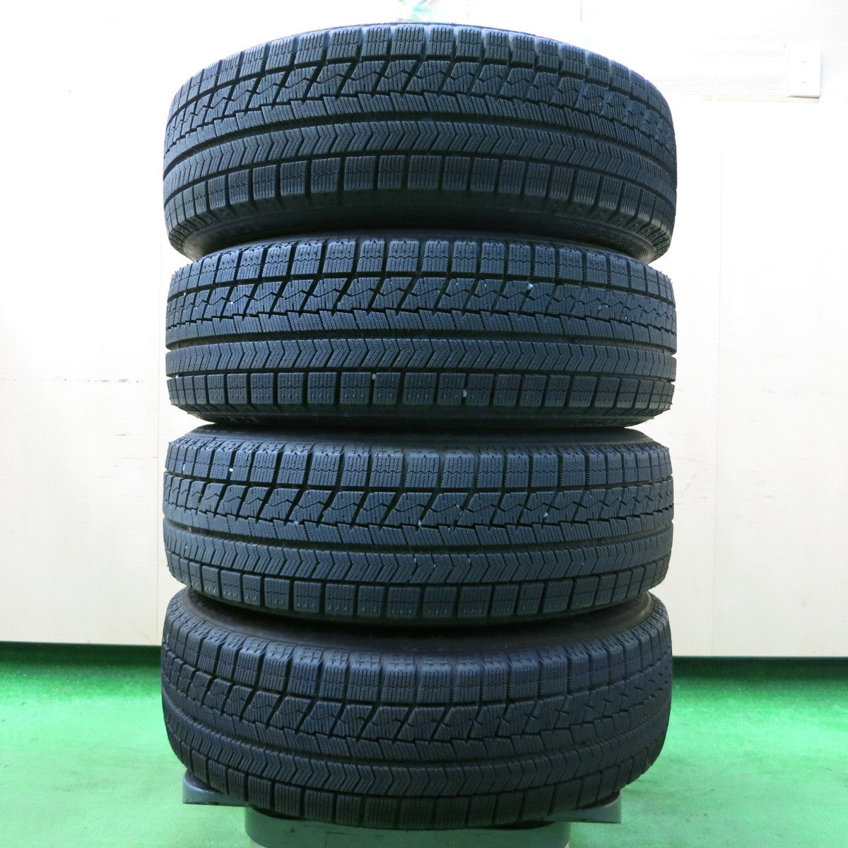 *送料無料* バリ溝！ほぼ10分★スタッドレス 175/65R15 ブリヂストン ブリザック VRX GMach 15インチ PCD100/4H★4051709イス