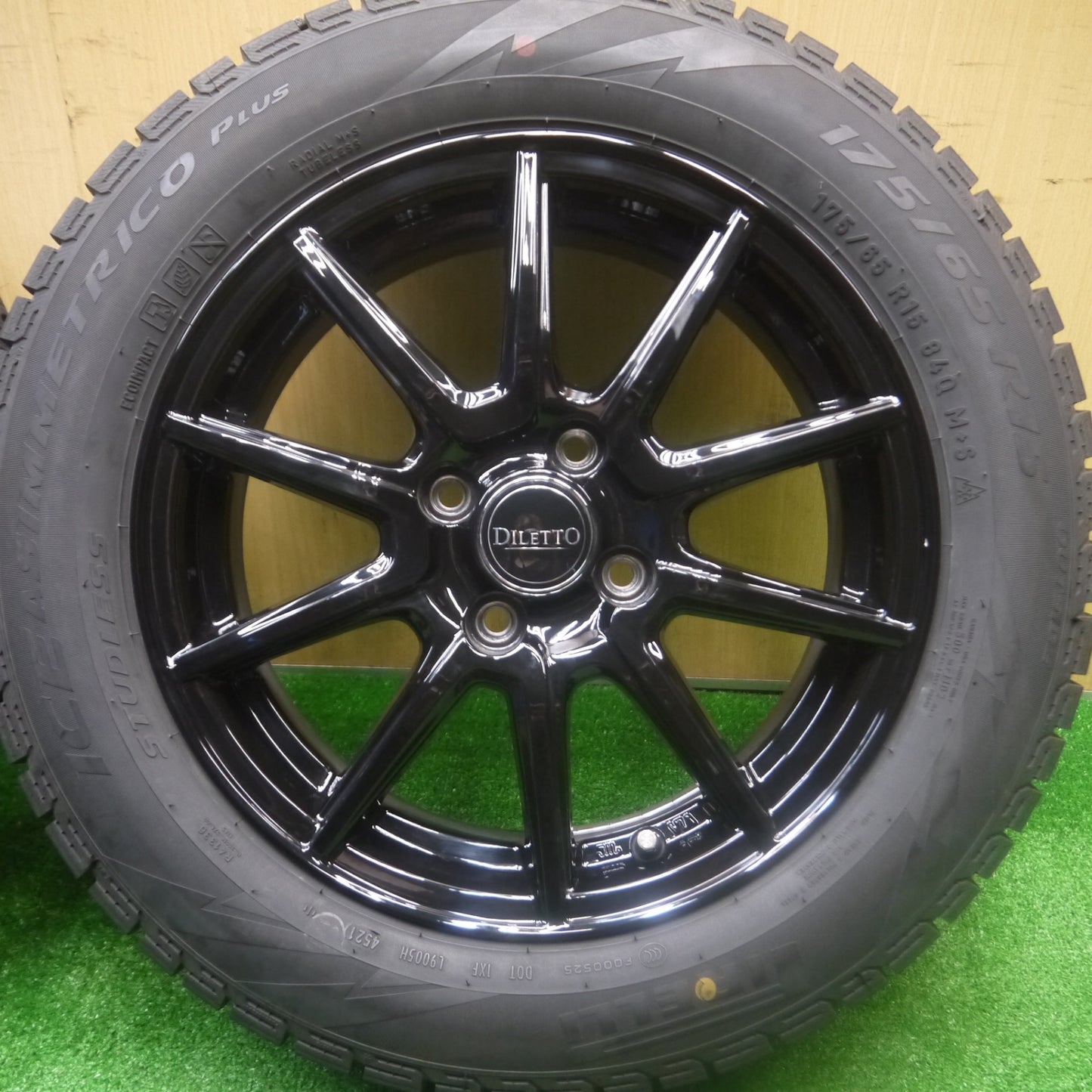 *送料無料* バリ溝！21年！キレイ！9.5分★スタッドレス 175/65R15 ピレリ アイスアシンメトリコ プラス DILETTO ディレット 15インチ PCD100/4H★4082706Hス