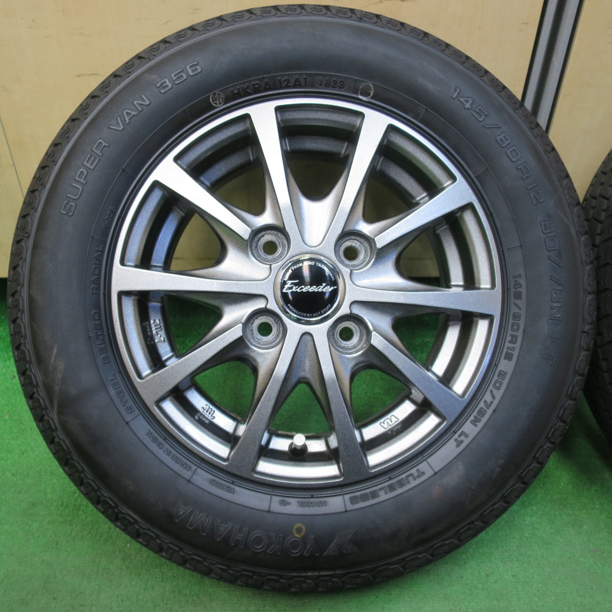 [送料無料] 超バリ溝！23年！キレイ！ほぼ10分★145/80R12 80/78N ヨコハマ SUPER VAN 356 Exceeder エクシーダー 12インチ PCD100/4H★4111102イノ