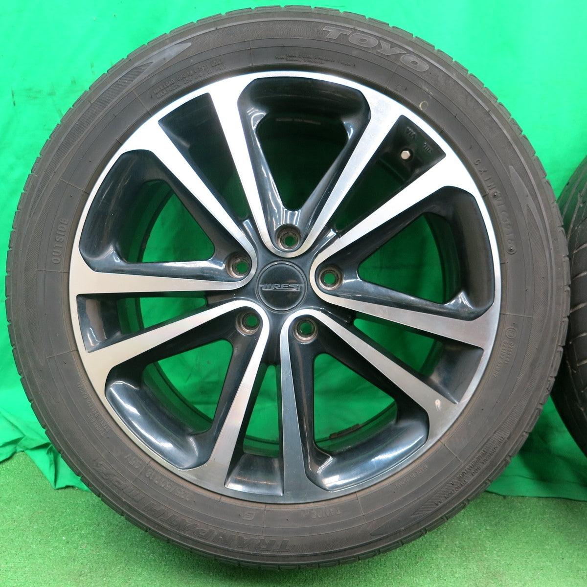 *送料無料* バリ溝！8.5分★WREST 225/50R18 トーヨー トランパス MPZ ヴァレスト 18インチ PCD114.3/5H★4051008ナノ