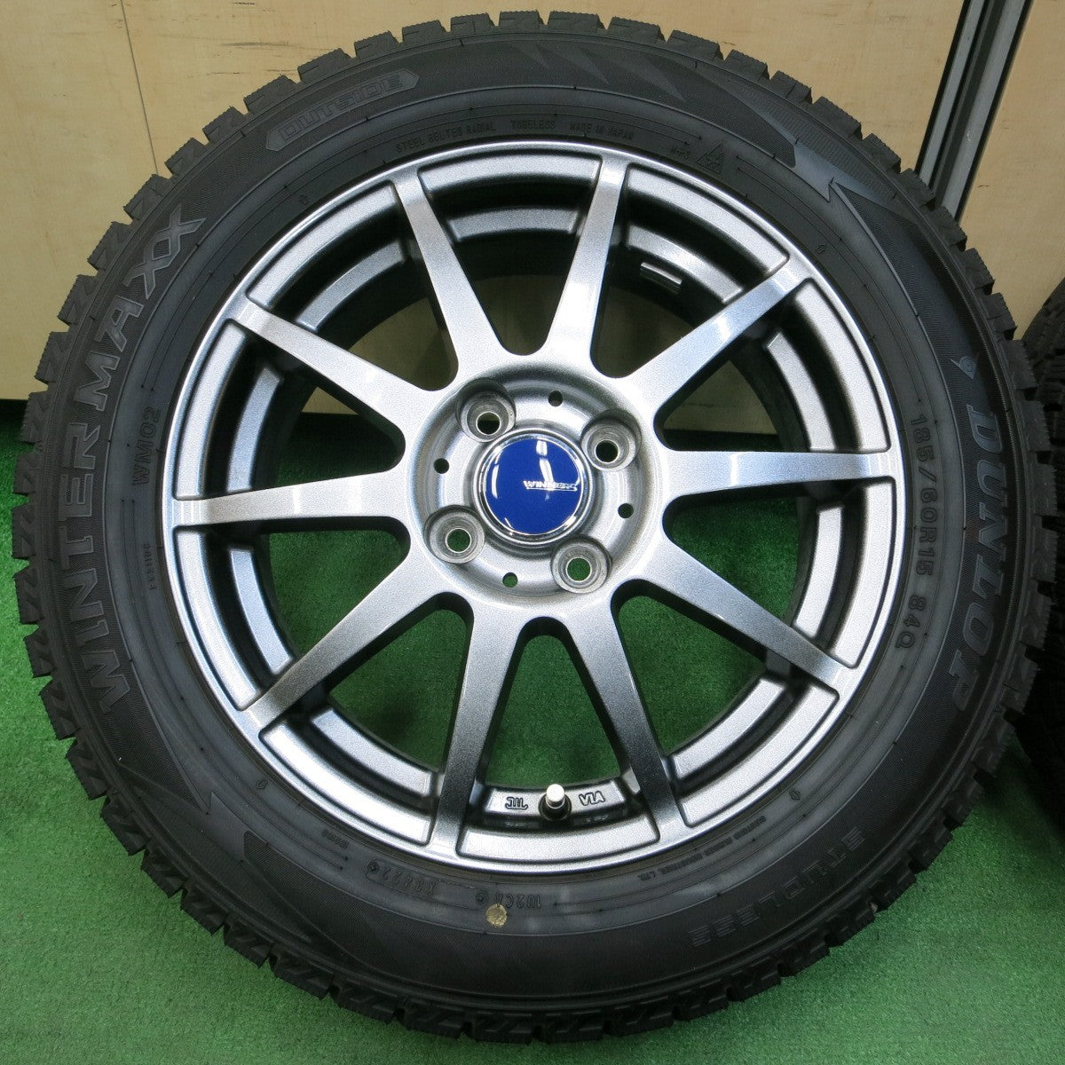 *送料無料* バリ溝！22年！キレイ！ほぼ10分★スタッドレス 185/60R15 ダンロップ ウインターマックス WM02 WINNERS 15インチ PCD100/4H★4031908イス