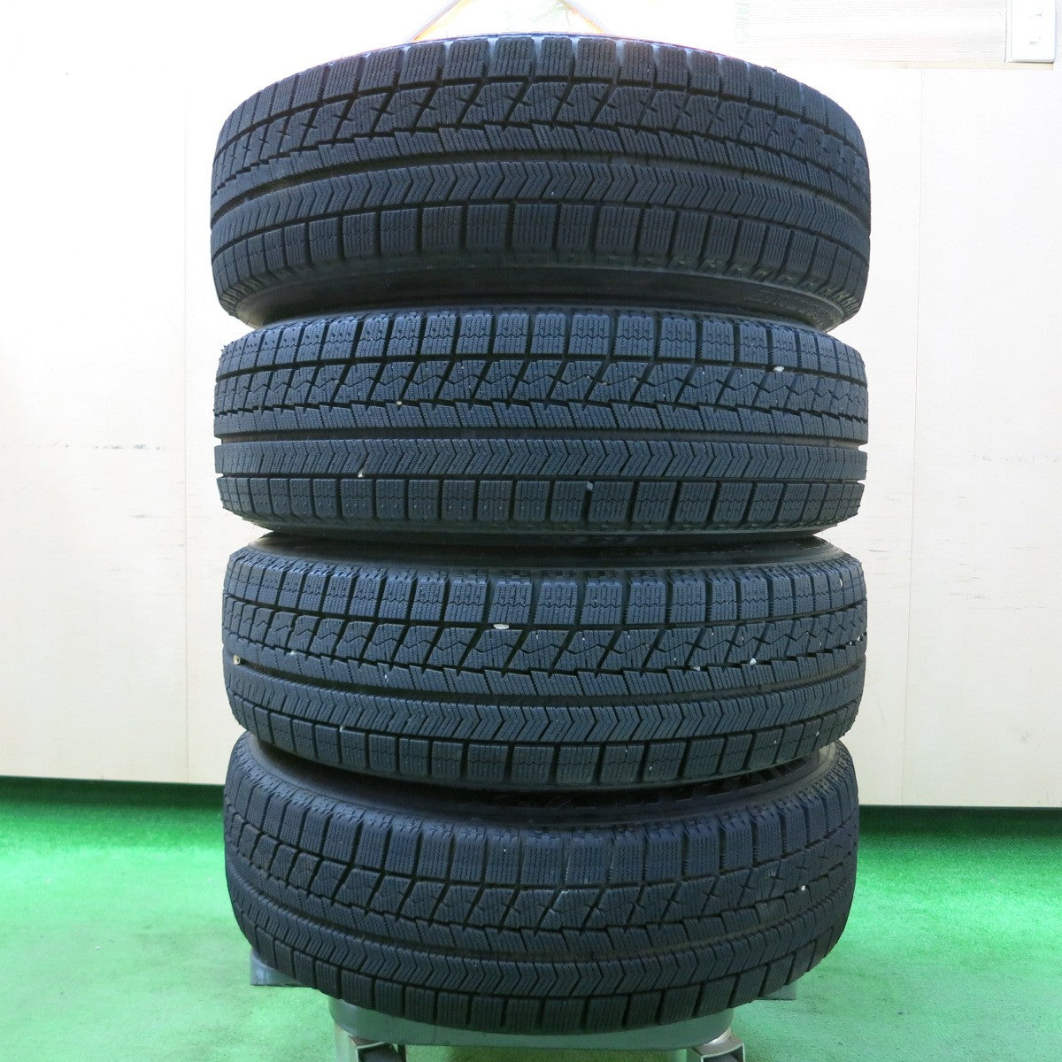 *送料無料* バリ溝！20年！キレイ！ほぼ10分★スタッドレス 165/70R14 ブリヂストン ブリザック VRX SCHNEIDER ATECH シュナイダー PCD100/4H★4041908イス