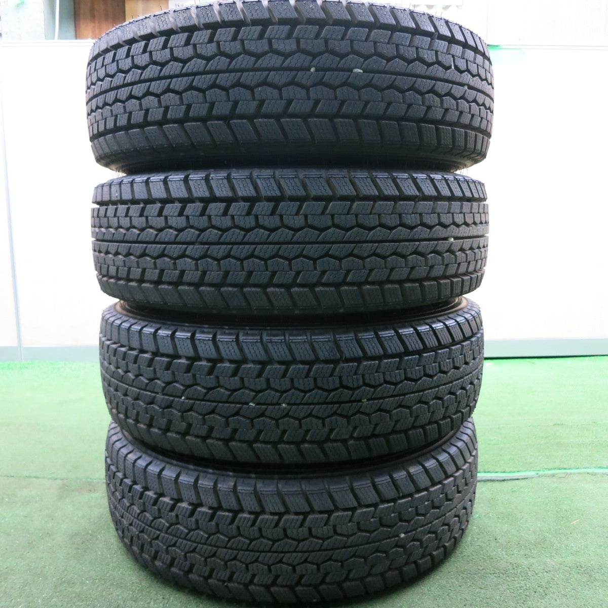 *送料無料* バリ溝！23年！ほぼ10分★スタッドレス 195/70R15 ダンロップ SP LT01 スチール ホイール 15インチ PCD114.3/5H★4042903HAス