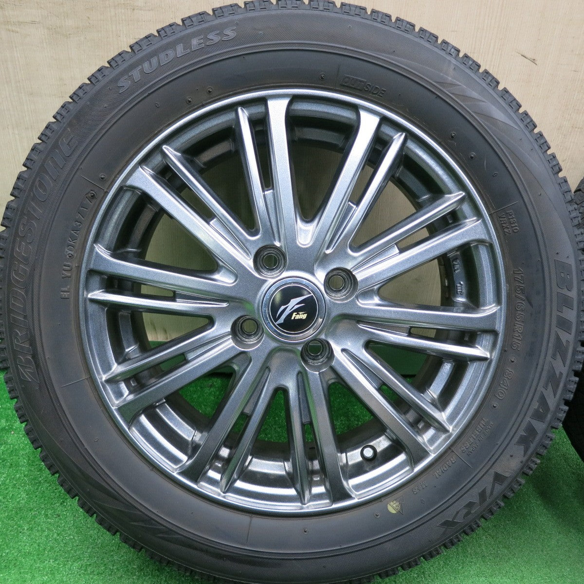 [送料無料] 4本価格★スタッドレス 175/65R15 ブリヂストン ブリザック VRX Fang ファング 15インチ PCD100/4H★4113003HAス