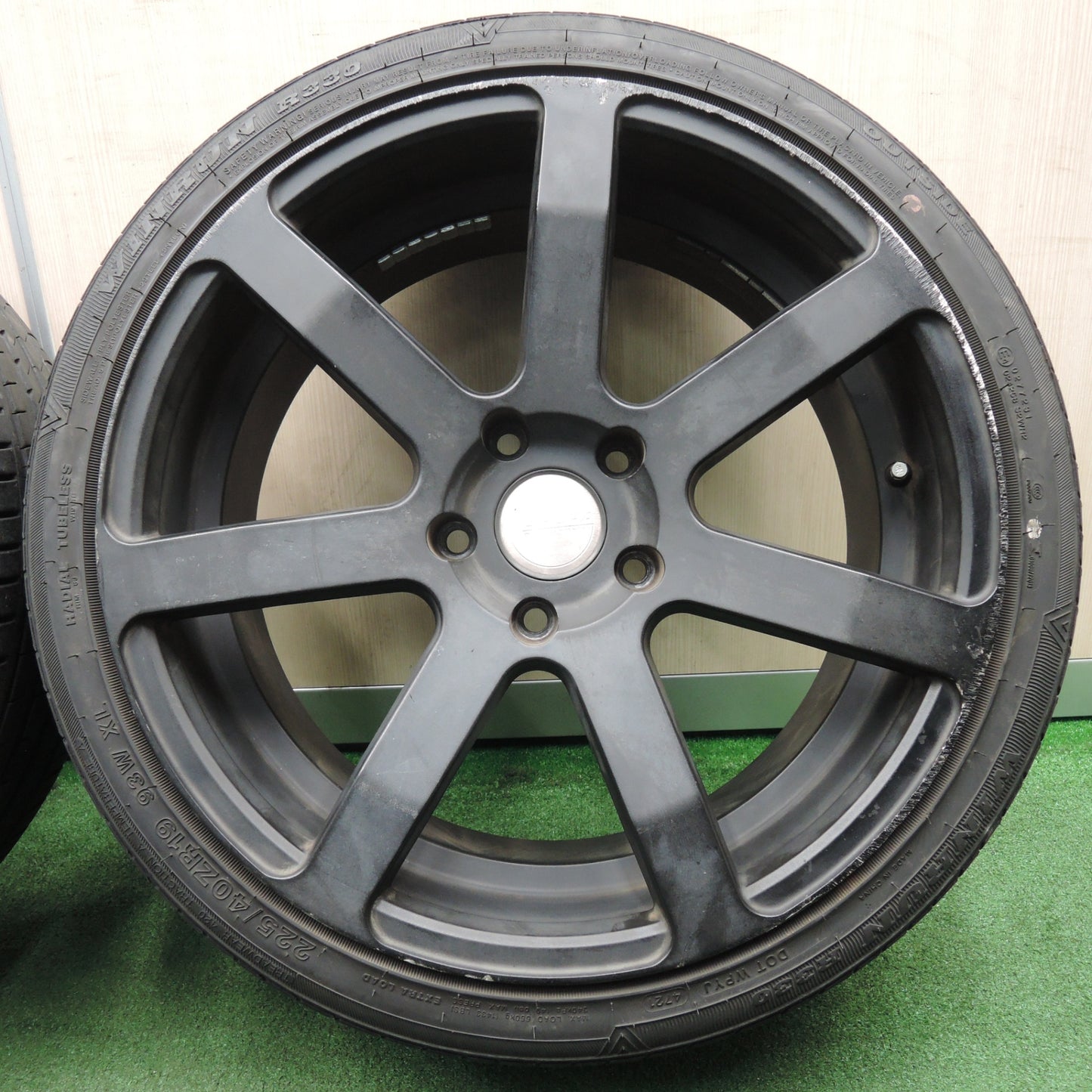 *送料無料* バリ溝！21年！8.5分★BMW 等 GRORA GS107 ERST 225/40R19 ウィンラン R330 エアスト グローラ 19インチ PCD120/5H★4030412NJノ