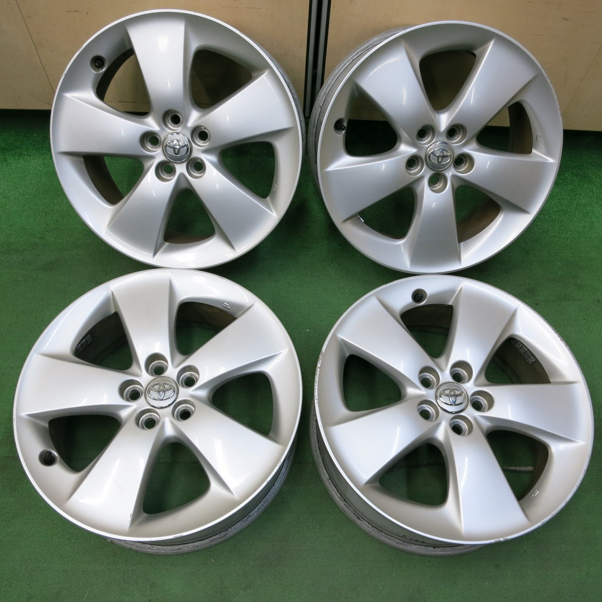 *送料無料* 4本価格★トヨタ プリウス Sツーリング 純正 ホイール 17インチ 17×7J PCD100/5H★4090504SYホ