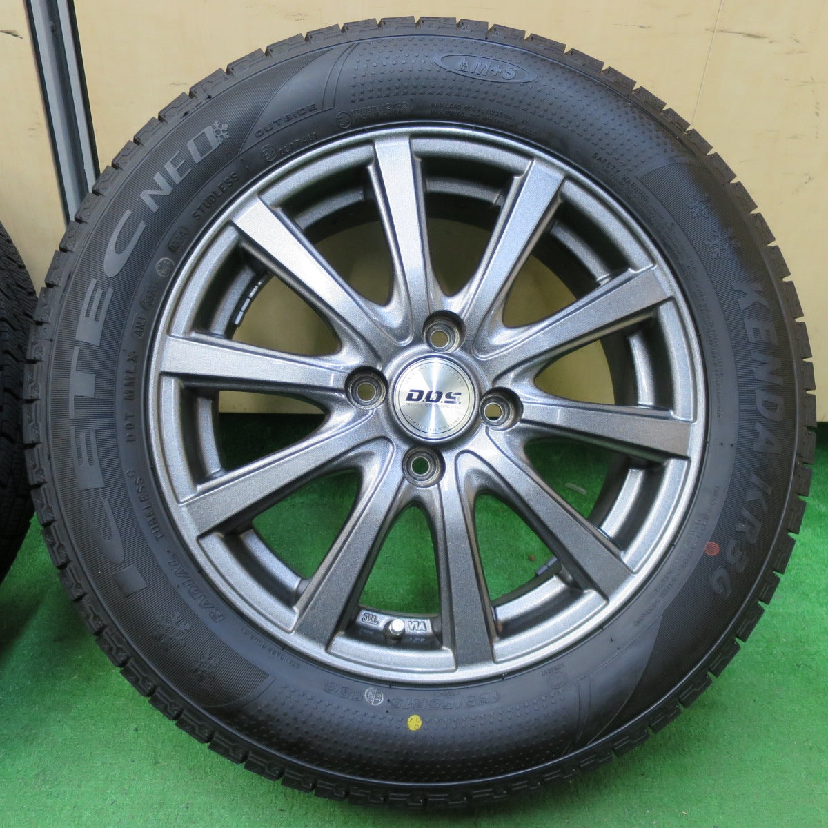 *送料無料* バリ溝！23年！ほぼ10分★スタッドレス 185/65R15 ケンダ KR36 アイステック ネオ D.O.S. DOS 15インチ PCD100/4H★4072006イス