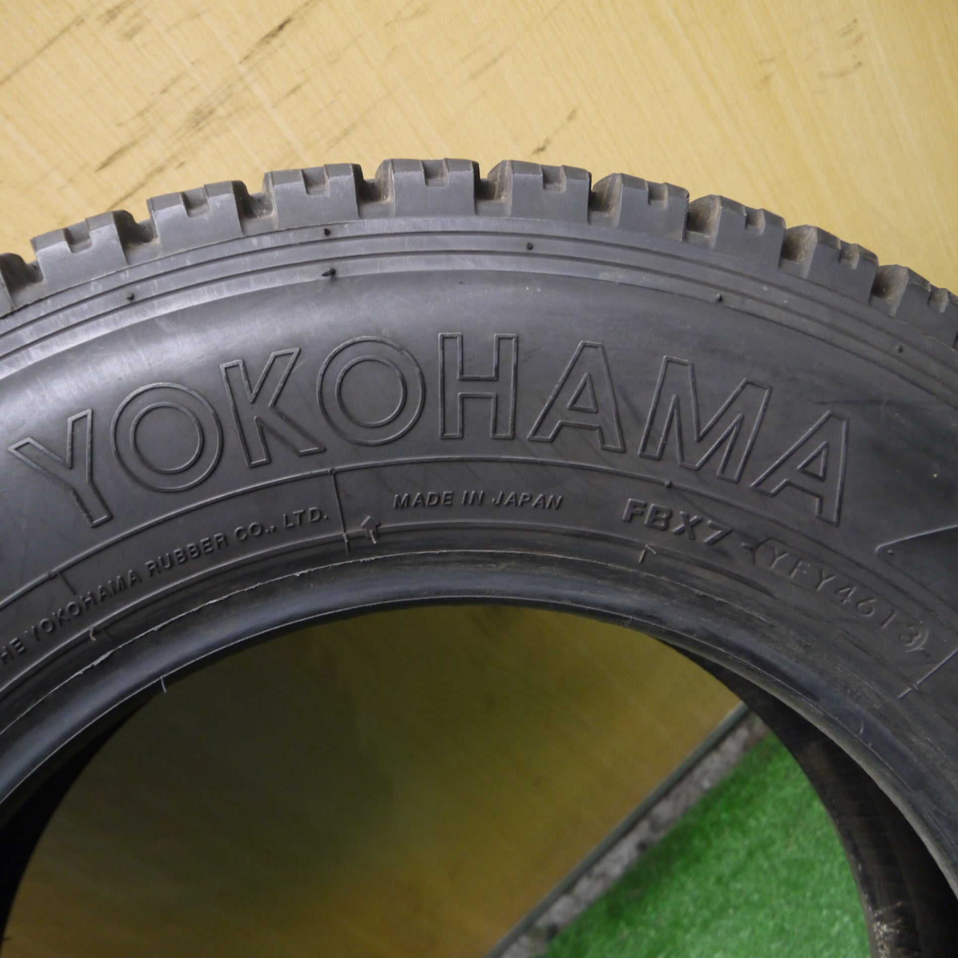 送料無料* バリ溝！8.5分☆小型 トラック バン タイヤ 195/75R15 109/107L スタッドレス ヨコハマ SY01 15イ |  名古屋/岐阜の中古カー用品・工具の買取/販売ならガレージゲット