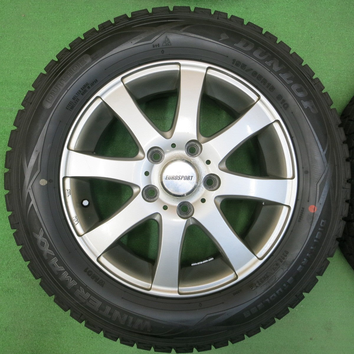 *送料無料* バリ溝！9.5分★スタッドレス 195/65R15 ダンロップ ウインターマックス WM01 EUROSPORT ユーロスポーツ PCD114.3/5H★4041902イス