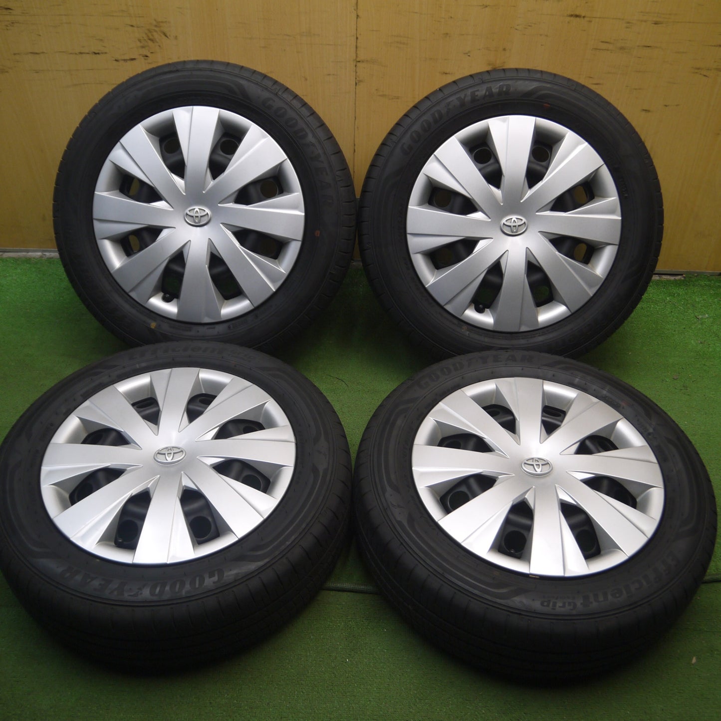 *送料無料* バリ溝！22年！キレイ！9分★トヨタ カローラ アクシオ 純正 スチール 175/65R15 グッドイヤー Efficient Grip Comfort PCD100/4H★4043009Hノ