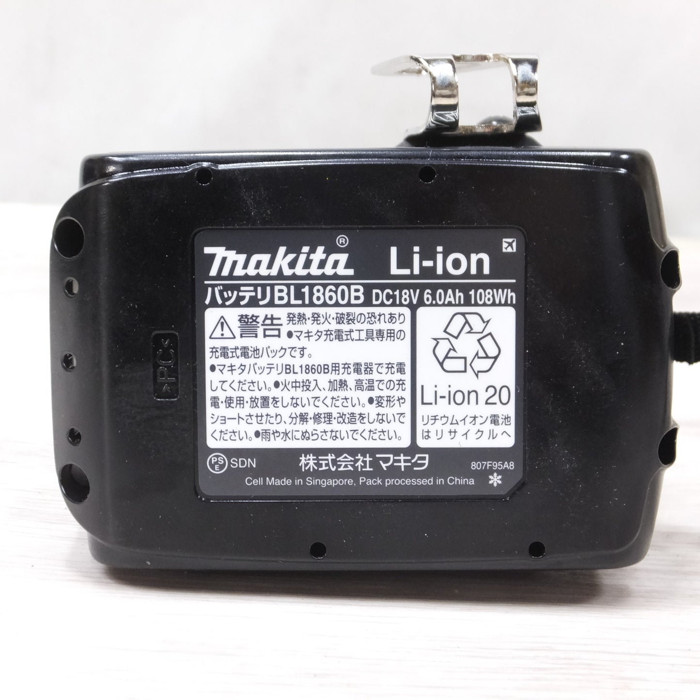 [送料無料] 美品◆makita マキタ 充電式インパクトドライバ TD172DRGXB 18V バッテリー2個 充電器付き 電動工具◆