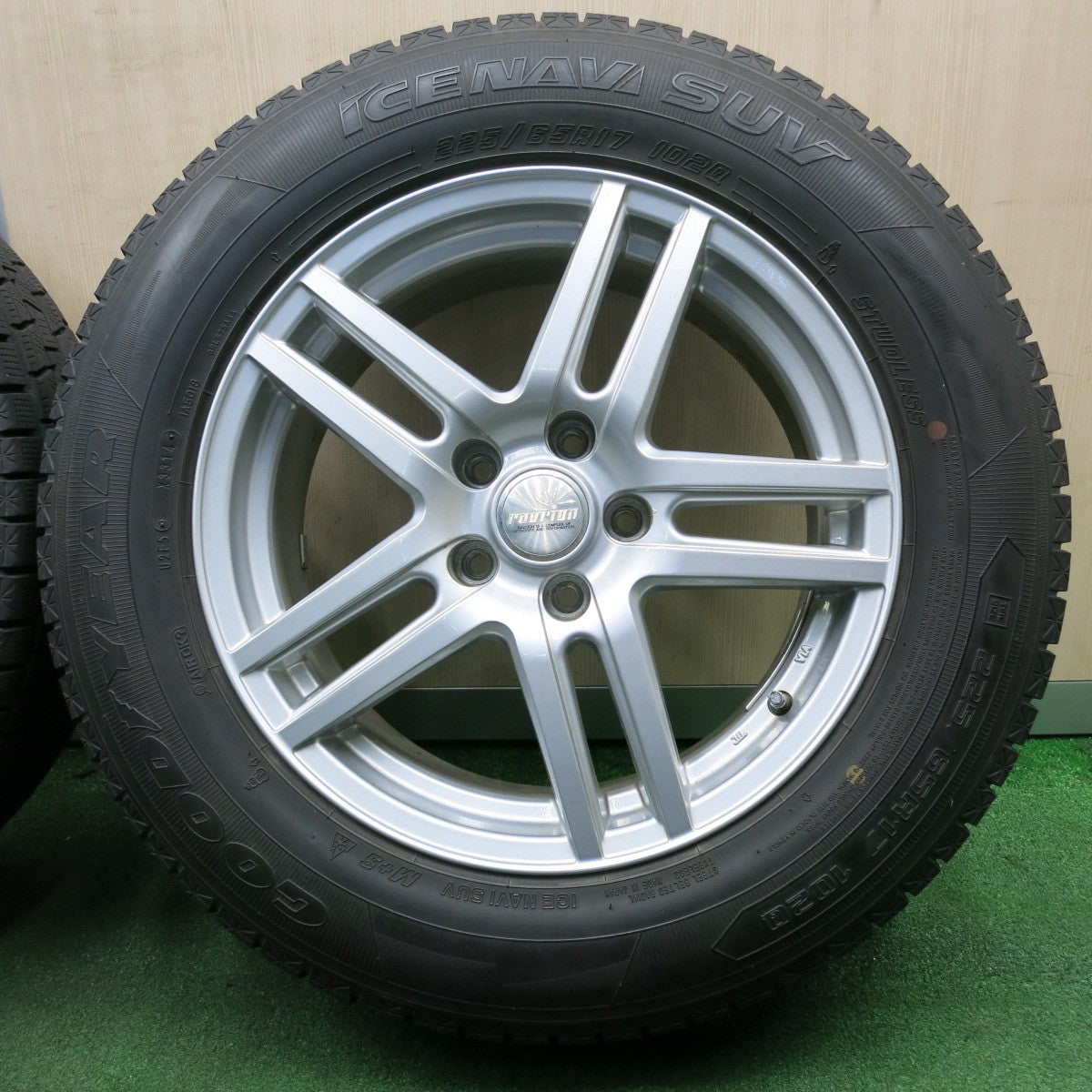 *送料無料* バリ溝！9分★スタッドレス 225/65R17 グッドイヤー アイスナビ SUV ravrion ラブリオン 17インチ PCD114.3/5H★4032601NJス