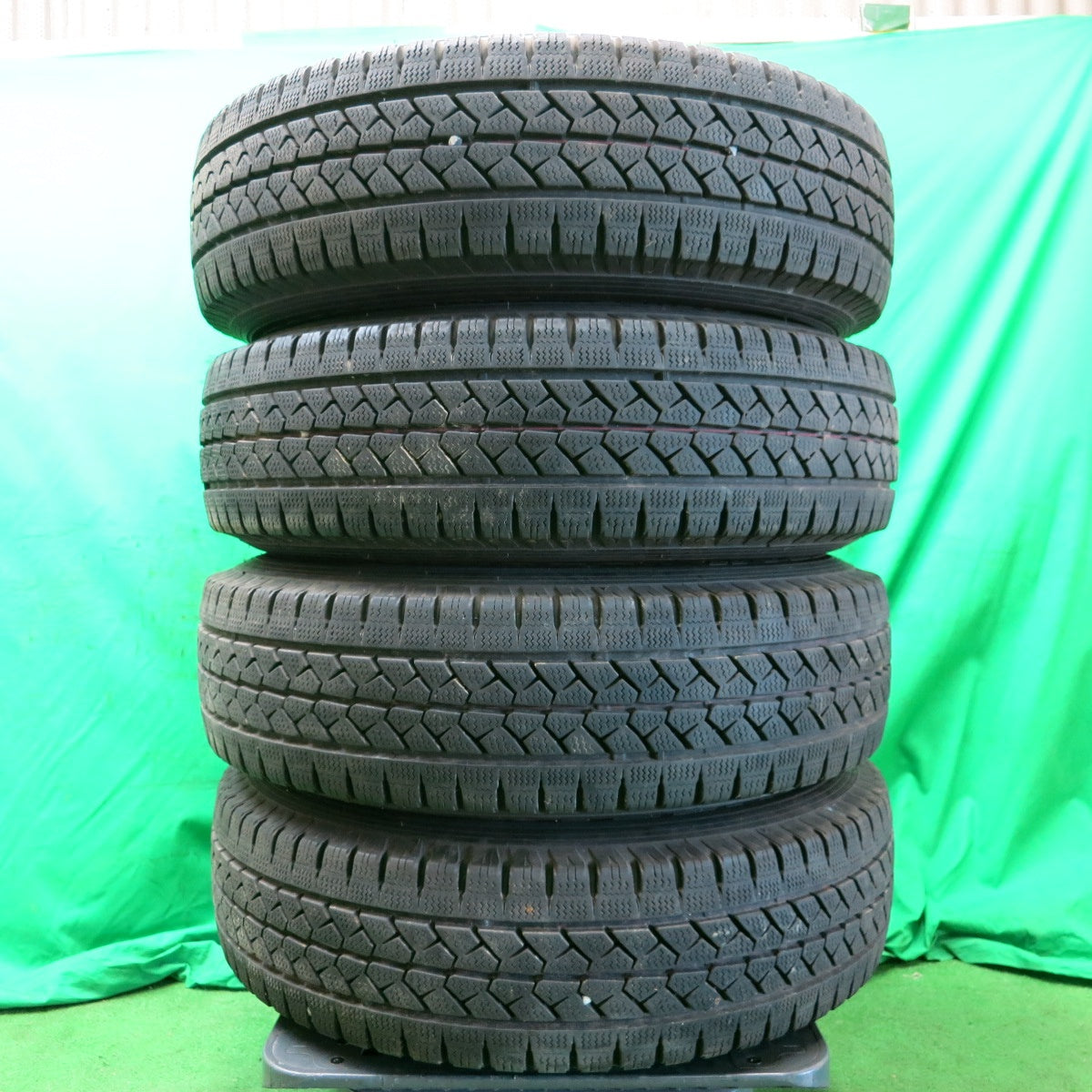 *送料無料* バリ溝！9分★トヨタ ハイエース 純正 スチール 195/80R15 107/105L スタッドレス ブリヂストン ブリザック VL1  PCD139.7/6H★4052903ナス