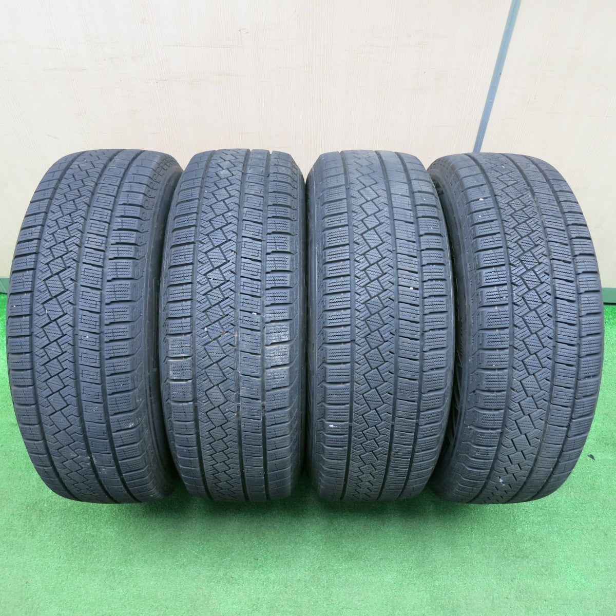 [送料無料] バリ溝！22年！キレイ！9.5分以上★ホンダ ヴェゼル 純正 215/60R16 スタッドレス ピレリ アイスゼロ アシンメトリコ 16インチ PCD114.3/5H★4121606TNス