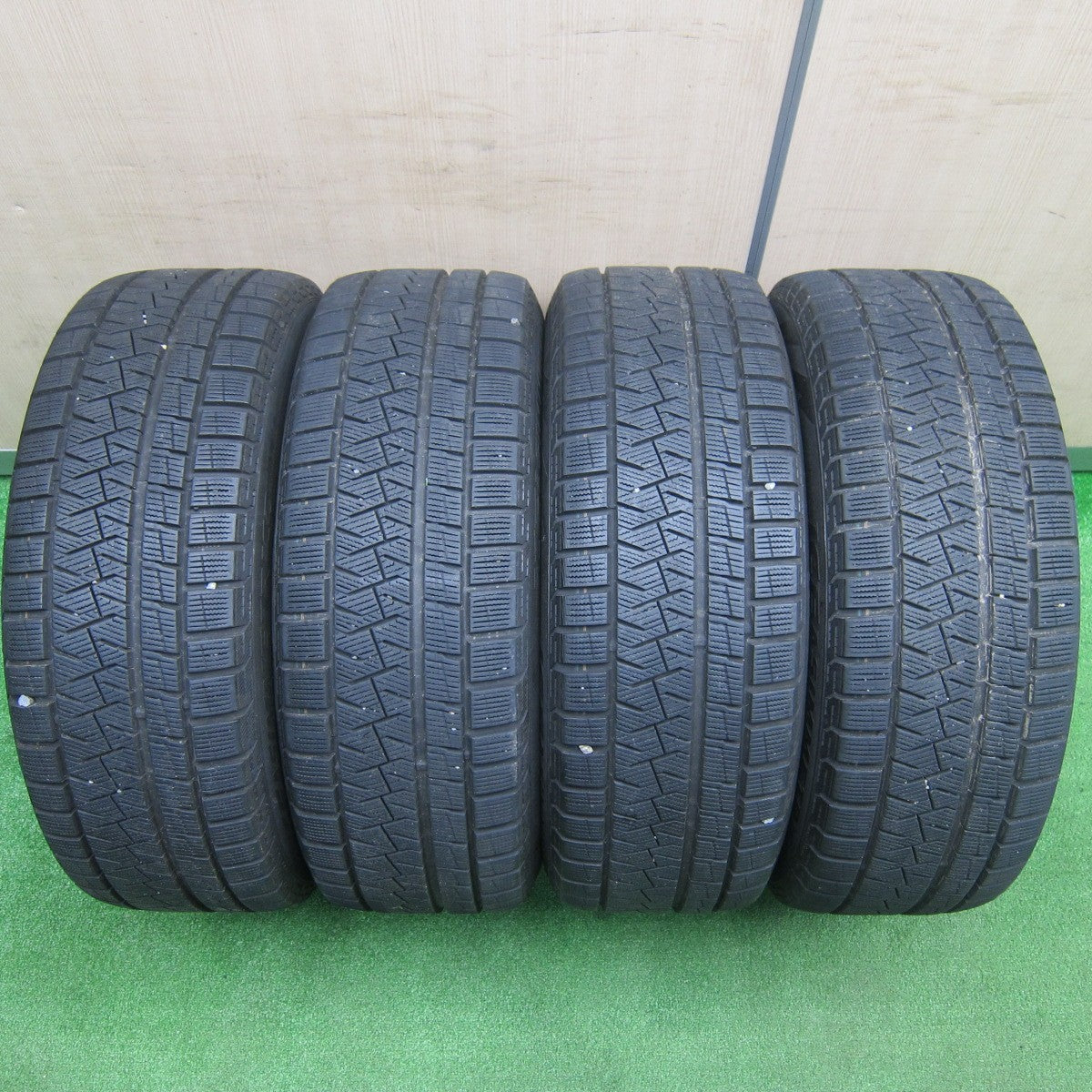 [送料無料] キレイ！21年★スタッドレス 215/50R17 ピレリ アイスアシンメトリコ VELVA CHARGE ヴェルヴァ 17インチ PCD114.3/5H★4121005TNス