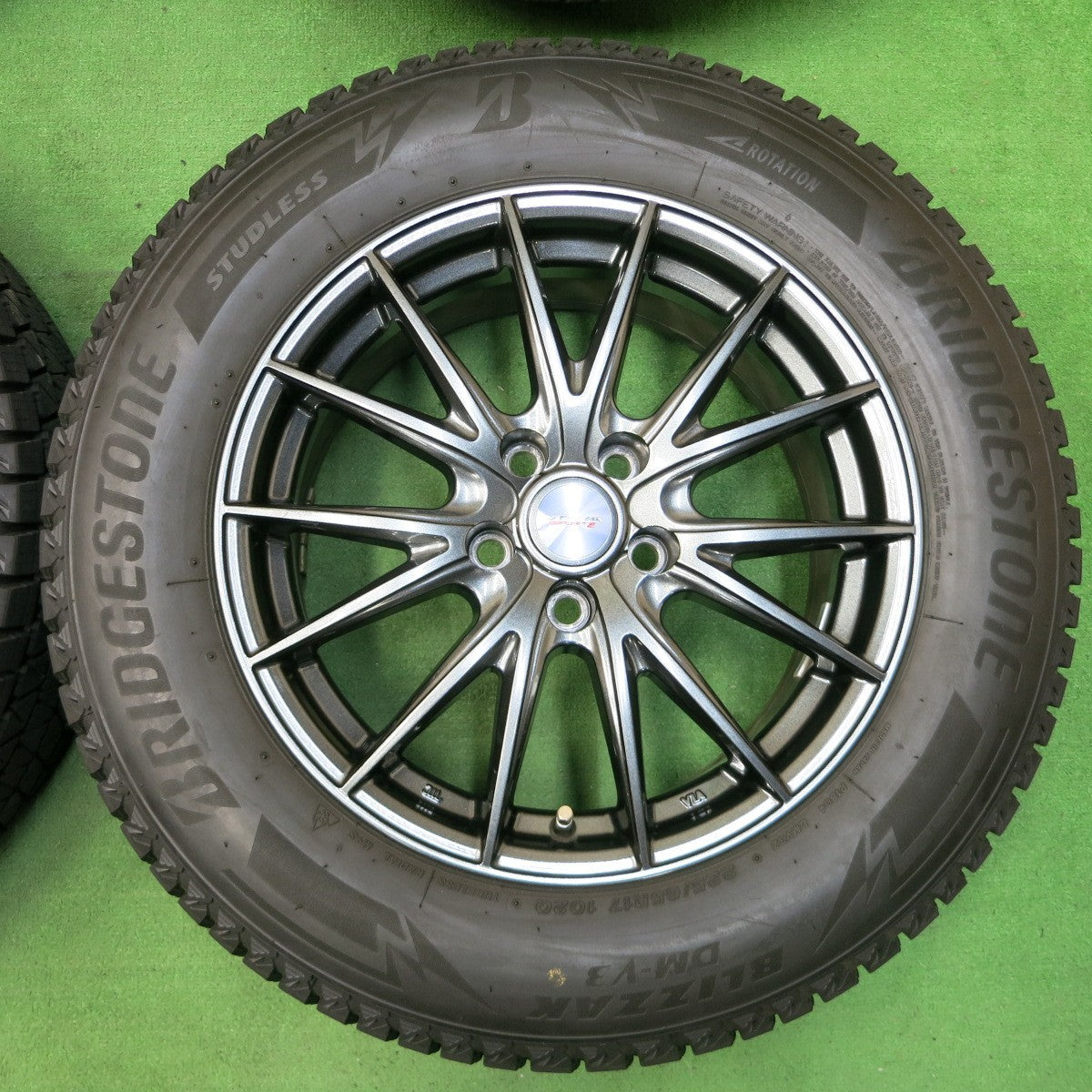 *送料無料* バリ溝！20年！キレイ！9.5分★スタッドレス 225/65R17 ブリヂストン ブリザック DM-V3 VELVA SPORTZ ヴェルヴァ PCD114.3/5H★4052704イス