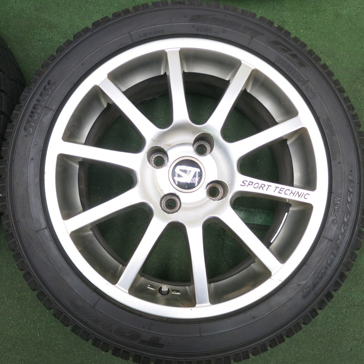 *送料無料* バリ溝！9.5分以上★プジョー 等 SPORT TECHNIC 195/55R16 スタッドレス トーヨー ガリット G5 スポーツテクニック PCD108/4H★4061104HAス