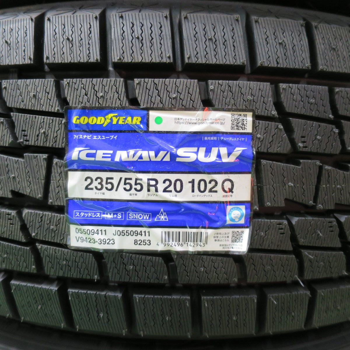 [送料無料] 新車外し！タイヤ未使用！24年！センサー付★レクサス RX バージョンL 純正 235/55R20 スタッドレス グッドイヤー アイスナビ SUV PCD114.3/5H★4120608イス