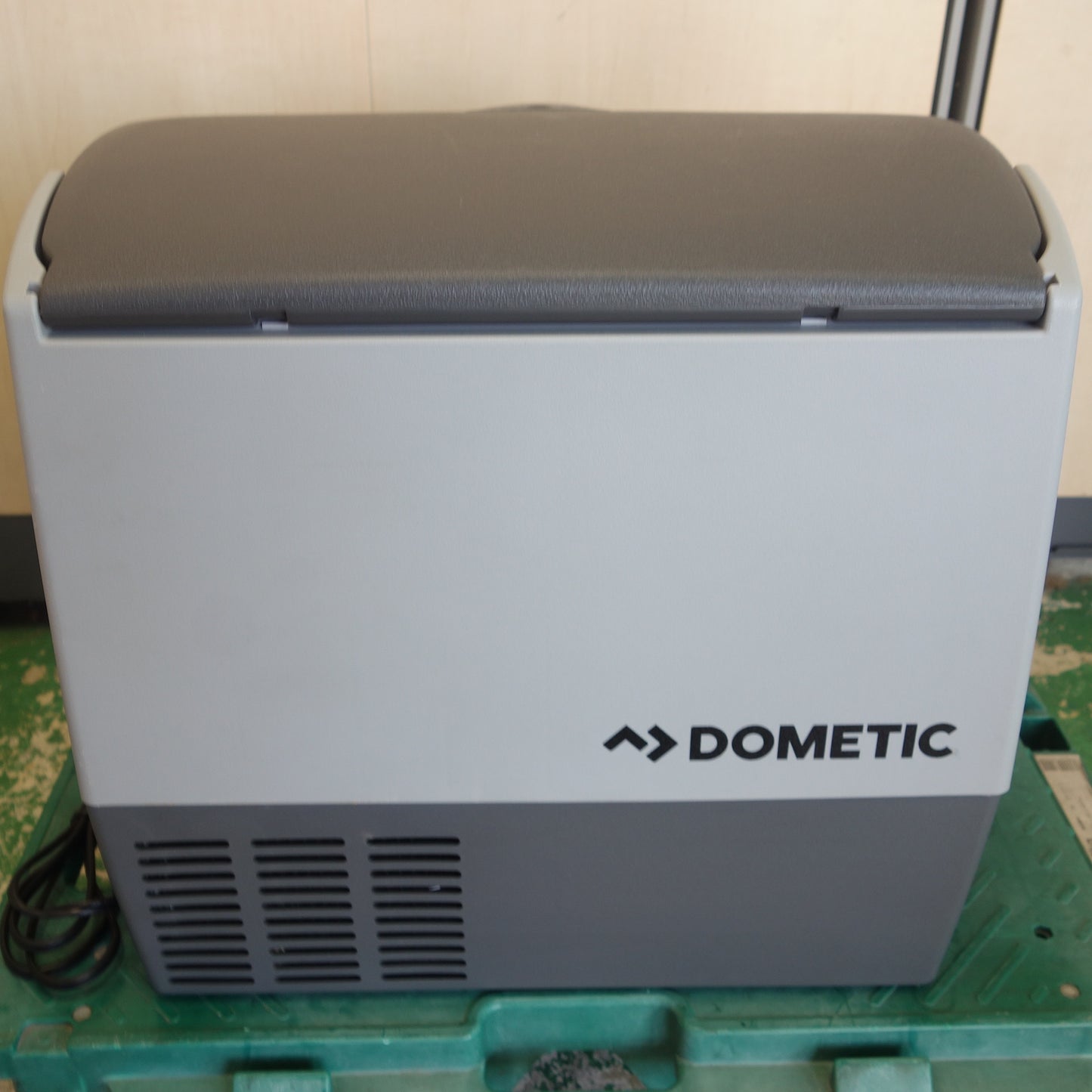 [送料無料] ☆DOMETIC 冷蔵庫 クーラーボックス Cool Freeze CDF18 DC 12/24V 電源コード 付き 自動車用 キャンピングカー 車中泊☆