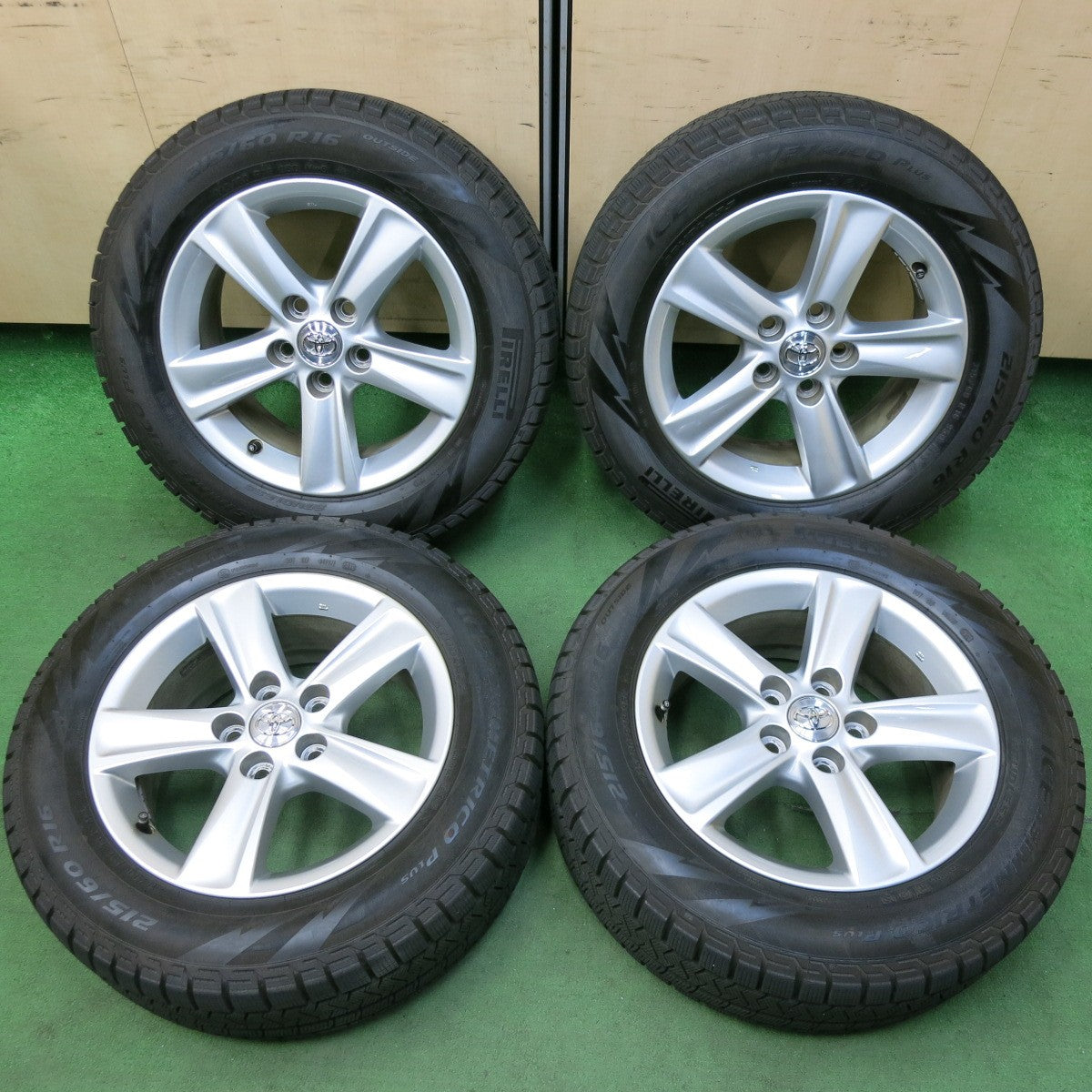 [送料無料] バリ溝！キレイ！9.5分以上★トヨタ 130系 マークX 純正 215/60R16 スタッドレス ピレリ アイスアシンメトリコ プラス 16インチ PCD114.3/5H★4120409SYス