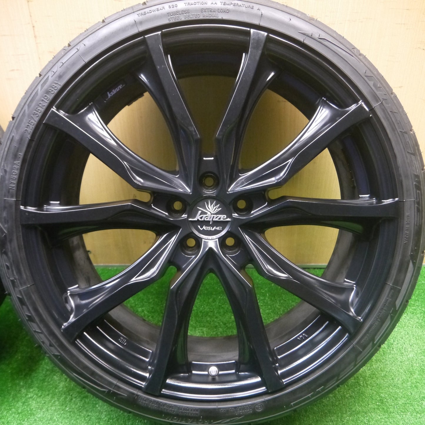 *送料無料* バリ溝！23年！9.5分★プリウス等 kranze VERAE 225/35R19 ニットー NT555 G2 クレンツェ ヴェラーエ 19インチ PCD100/5H★4083003Hノ