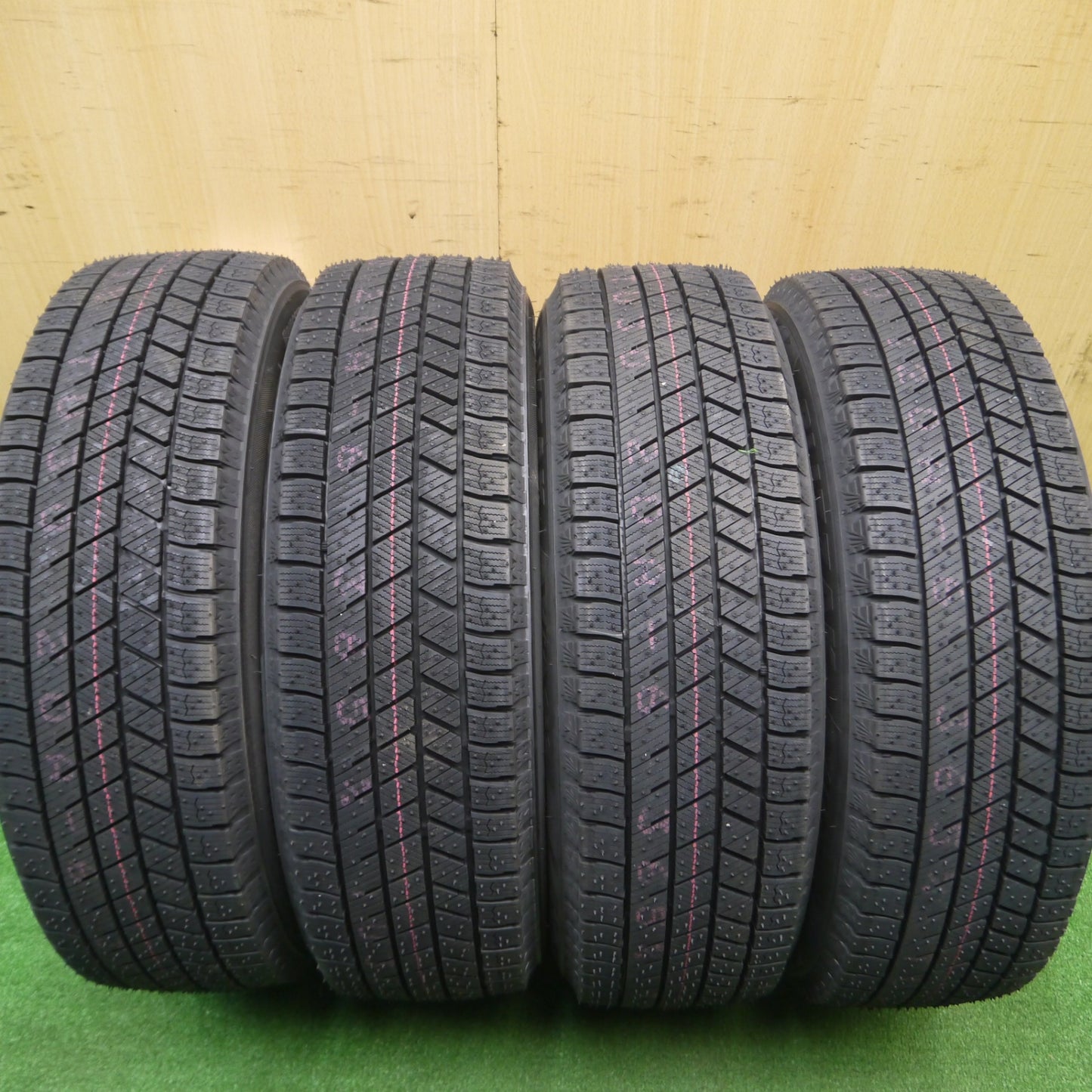 [送料無料] 未使用！23年★LOXARNY SPORT 175/65R15 スタッドレス ブリヂストン ブリザック VRX3 ロクサーニ 15インチ PCD100/4H★4101503Hス