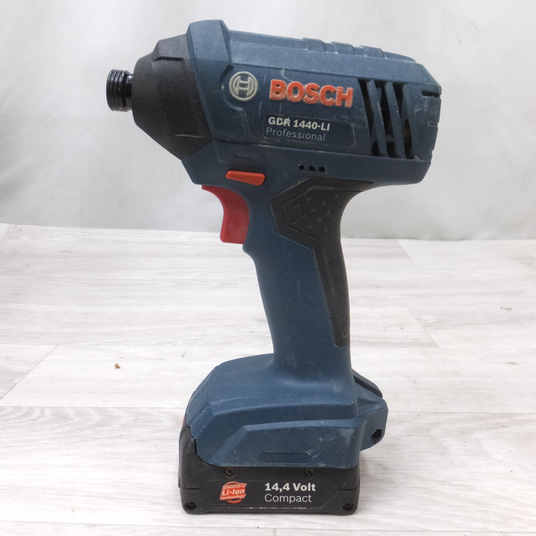 [送料無料] ◆BOSCH ボッシュ 充電式 インパクトドライバ GDR1440-LI 14.4V バッテリー 充電器付き 電動工具◆