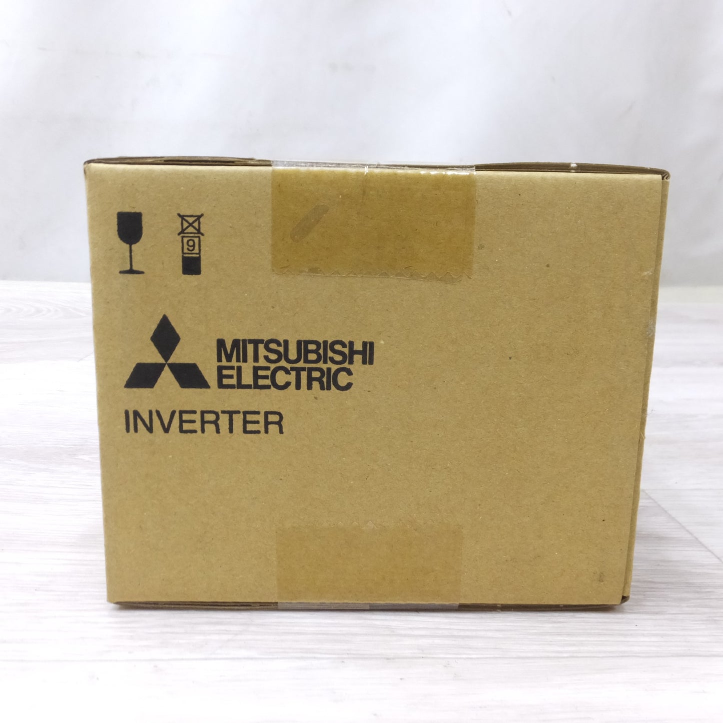 ●複数在庫有●[送料無料] 未使用◆MITSUBISHI 三菱電機 インバーター FR-E820-0.2K-1 三相200V 0.2kW 2023年製◆