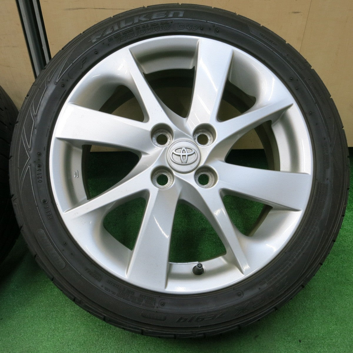 *送料無料* 4本価格★トヨタ NHP10 アクア 純正 195/50R16 ファルケン ZIEX ZE914 16インチ PCD100/4H★4031510イノ