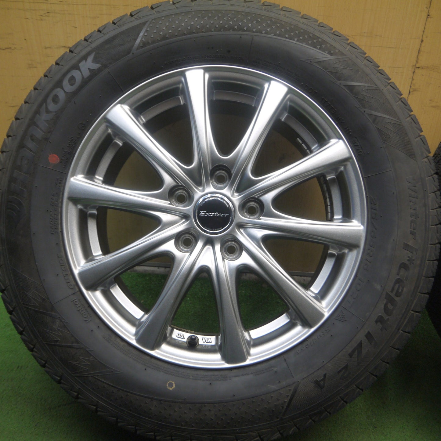 *送料無料* バリ溝！20年！キレイ！9.5分★スタッドレス 215/65R16 ハンコック ウインター アイセプト IZ2A Exsteer エクスター PCD114.3/5H★4052807Hス