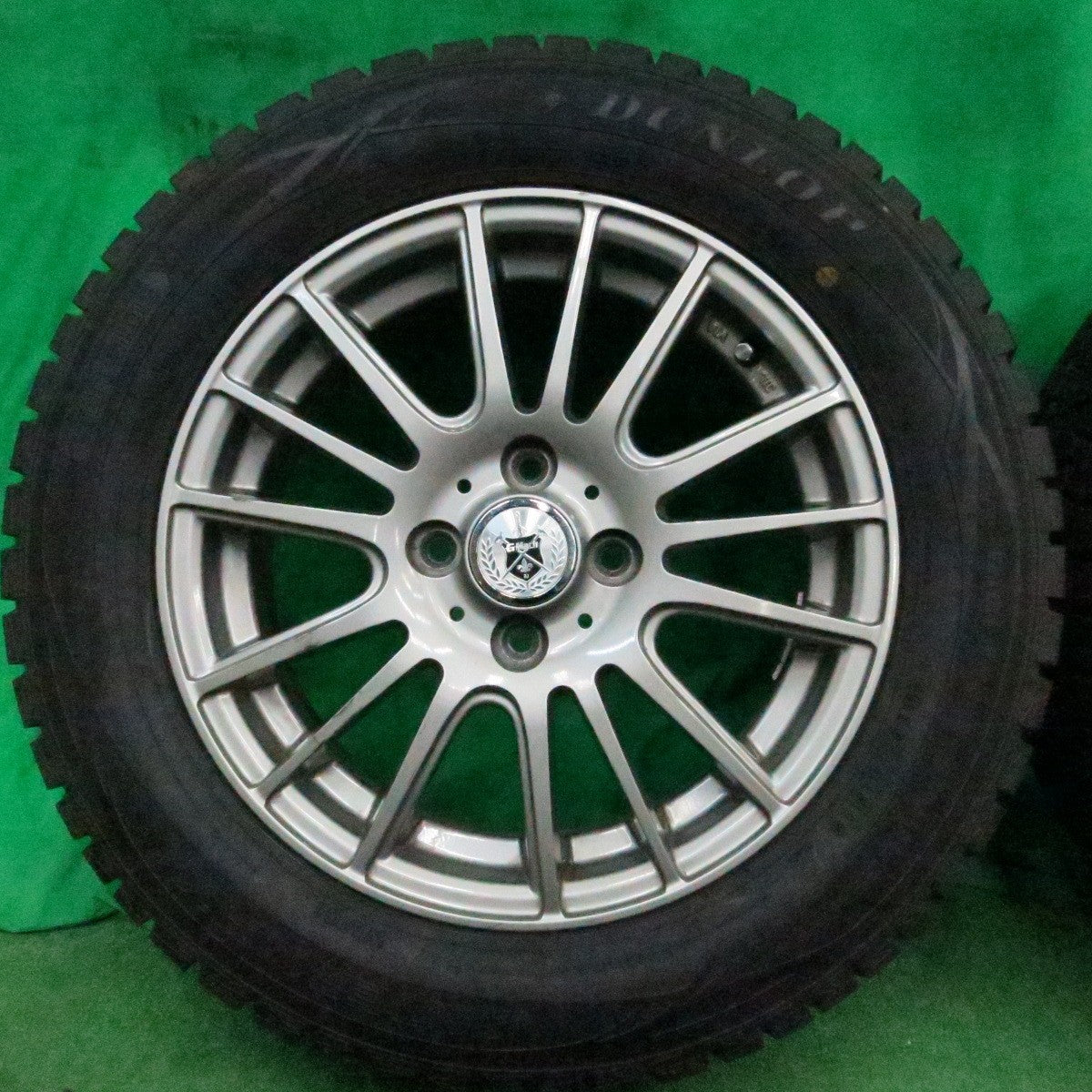 *送料無料* バリ溝！9.5分以上★スタッドレス 185/65R15 ダンロップ ウインターマックス WM01 GMach 15インチ PCD100/4H★4050418ナス