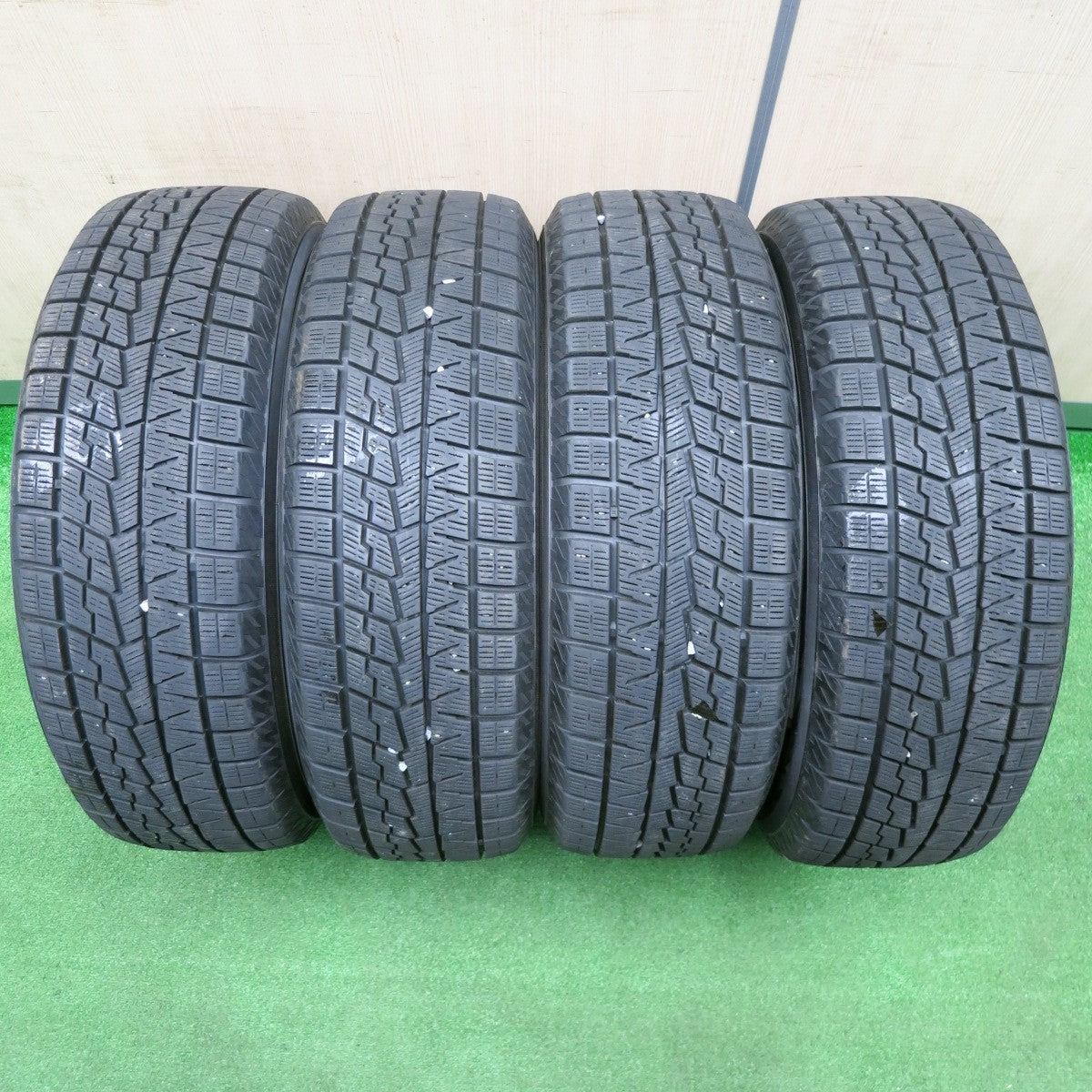 [送料無料] バリ溝！21年！9.5分以上★スタッドレス 195/65R15 ヨコハマ アイスガード iG70 タイヤ 15インチ プリウス ノア ヴォクシー セレナ等★4120703NJスタ