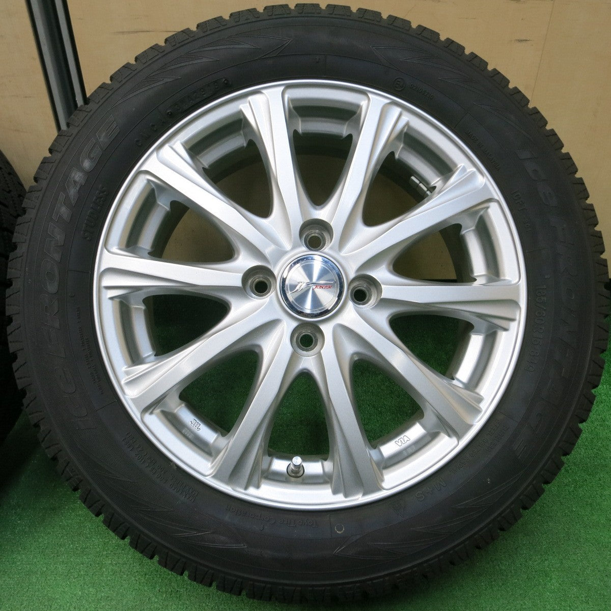 *送料無料* バリ溝！キレイ！ほぼ10分★スタッドレス 185/60R15 アイスフロンテージ JOKER ジョーカー 15インチ PCD100/4H★4031605イス