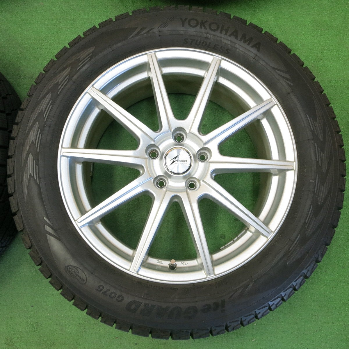 *送料無料* バリ溝！21年！キレイ！9.5分★スタッドレス 235/60R18 ヨコハマ アイスガード G075 ZEPHYR ゼファー 18インチ PCD114.3/5H★4051404イス