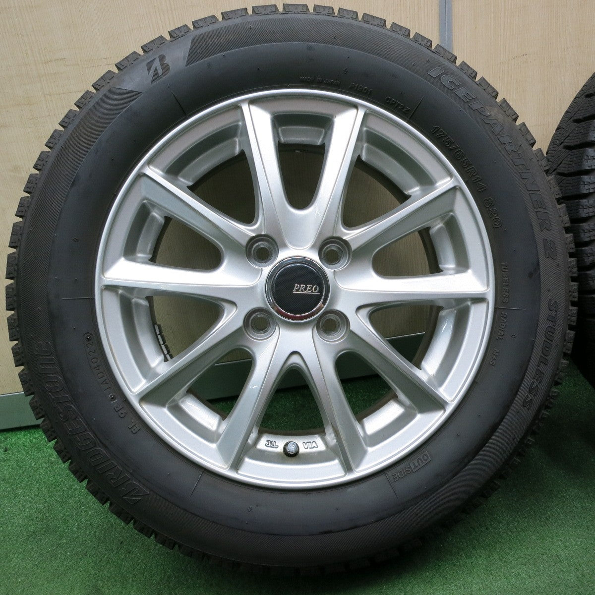 *送料無料* バリ溝！22年！綺麗！9.5分★スタッドレス 175/65R14 ブリヂストン アイスパートナー2 PREO プレオ 14インチ PCD100/4H★4042103NJス