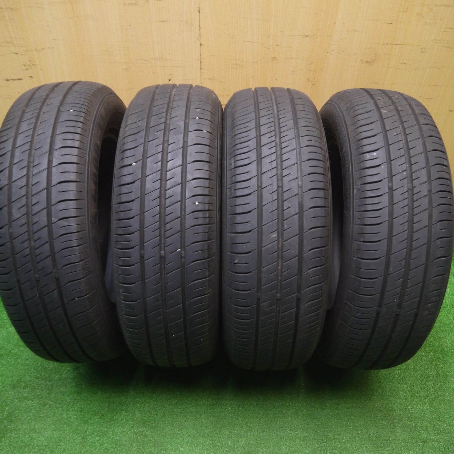 *送料無料* バリ溝！22年！9.5分★195/65R15 グッドイヤー EfficientGrip ECO EG02 タイヤ 15インチ プリウス ノア ヴォクシー 等★4091303Hノタ