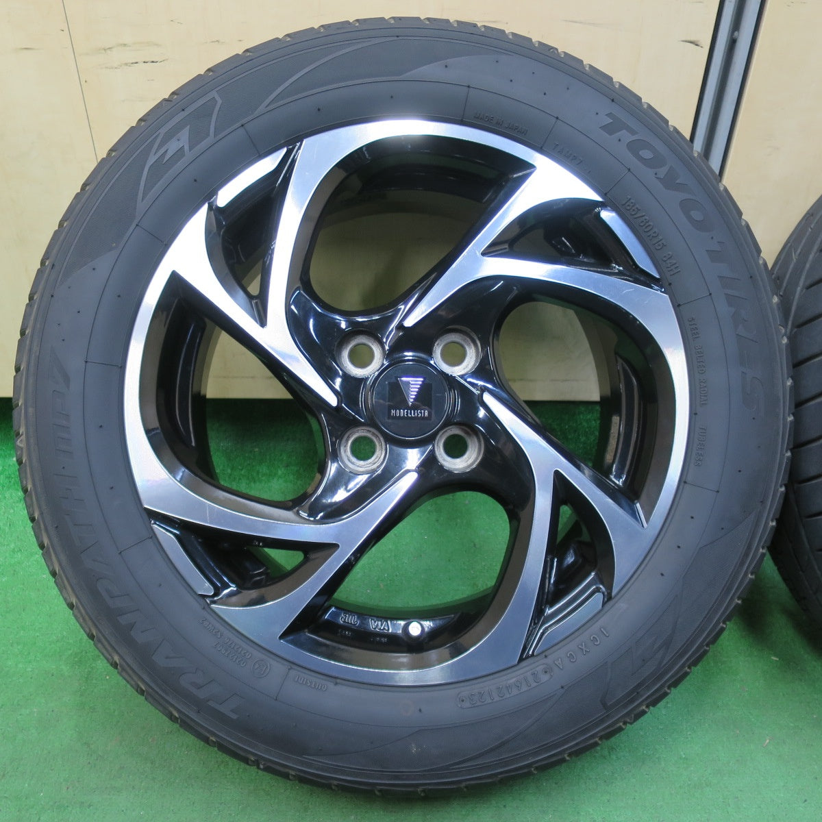 [送料無料] バリ溝！23年！キレイ！9.5分★トヨタ 純正 ヤリス アクア等 MODELLISTA SpinAir VI 185/60R15 トーヨー トランパス MP7 モデリスタ スピンエア6 PCD100/4H★4111604イノ