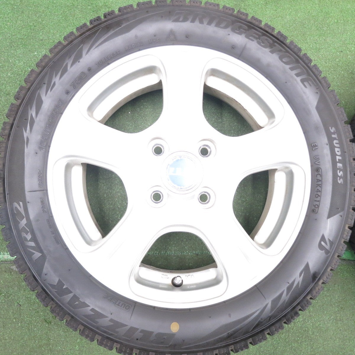 *送料無料* バリ溝！8.5分★スタッドレス 155/65R14 ブリヂストン ブリザック VRX2 FEID 14インチ PCD100/4H★4050103HAス