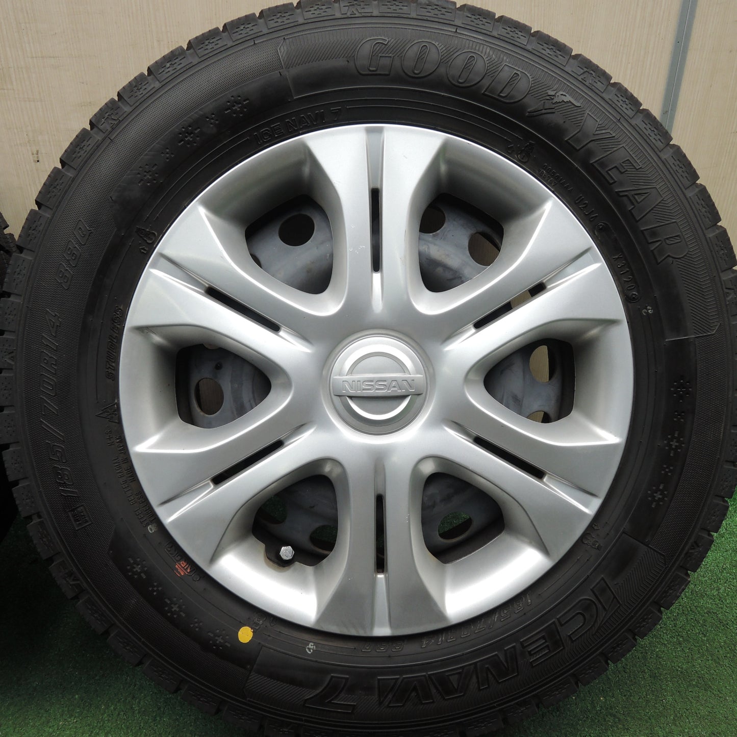 *送料無料* バリ溝！20年！ほぼ10分★日産 ノート 純正 スチール 185/70R14 スタッドレス グッドイヤー アイスナビ7 14インチ PCD100/4H★4031607HAス